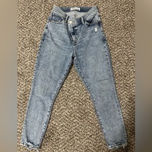 Abercrombie “Curve Love” jeans, lighter wash, 4 (27) extra short